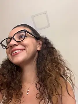 uniquerossie online show from December 23, 8:02 am