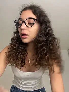 uniquerossie online show from December 15, 8:09 am