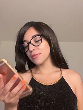 uniquerossie online show from December 19, 7:33 am