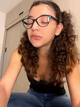 uniquerossie online show from January 14, 7:45 am
