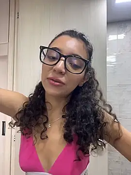 uniquerossie online show from February 25, 9:09 am