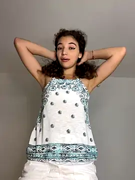 uniquerossie online show from December 18, 8:08 am