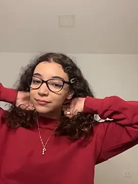 uniquerossie online show from December 5, 8:02 am