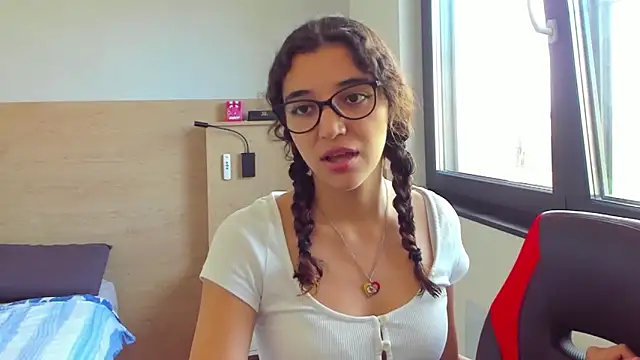 uniquerossie online show from October 7, 1:23 pm