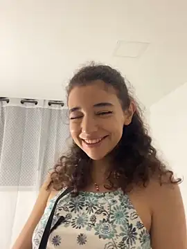 uniquerossie online show from December 3, 7:41 am