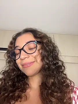 uniquerossie online show from February 8, 6:55 am
