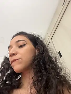 uniquerossie online show from February 15, 7:09 am