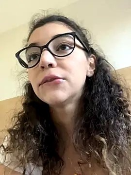 uniquerossie online show from November 4, 9:24 am