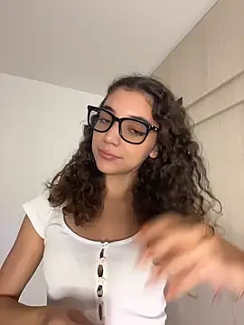 uniquerossie online show from February 9, 7:06 am