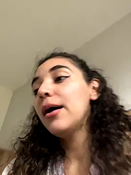 uniquerossie online show from November 17, 9:57 am