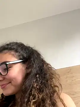 uniquerossie online show from November 7, 10:53 am