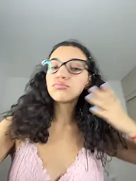 uniquerossie online show from February 17, 7:27 am