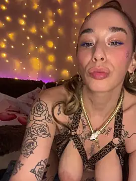 Snapshot of Chachou000 chatting on March 5, 6:34 pm Chachou000 online show from March 5, 6:34 pm