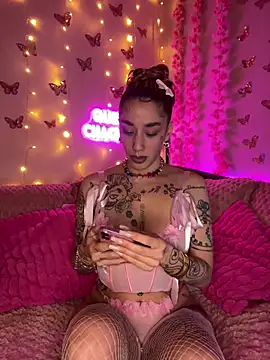 Snapshot of Chachou000 chatting on March 22, 6:25 pm Chachou000 online show from March 22, 6:25 pm