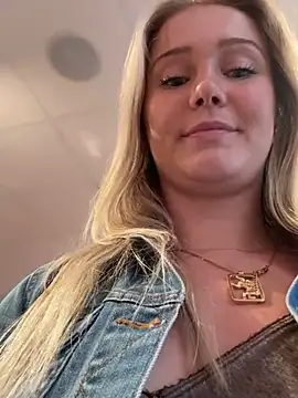 Snapshot of lexi_luv chatting on March 7, 11:05 pm lexi luv online show from March 7, 11:05 pm