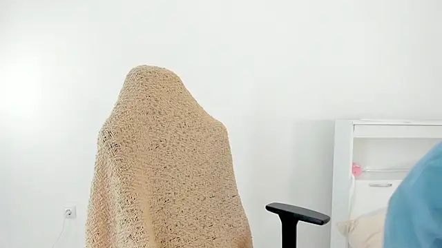 crystalnut online show from March 7, 3:35 am