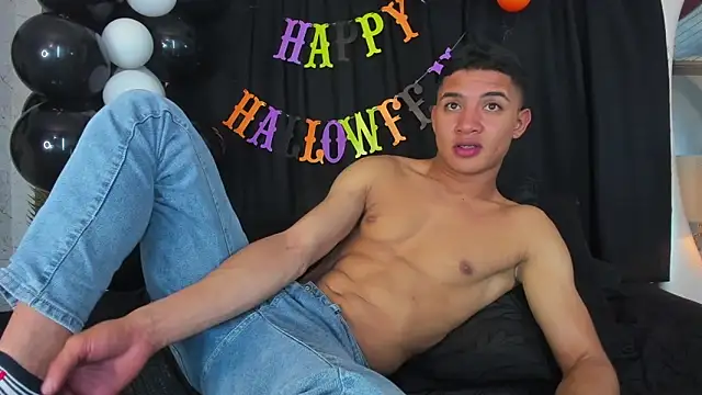 ALAN SANTHOS online show from October 31, 5:15 am