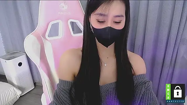 Snapshot of San___San chatting on November 20, 4:02 am San San online show from November 20, 4:02 am