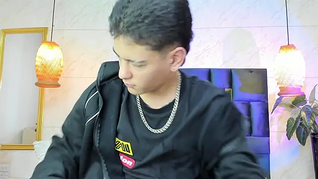 Levy Steve online show from December 3, 4:35 am