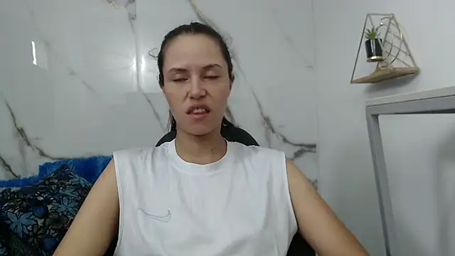 Lindsey8 online show from May 17, 1:44 pm