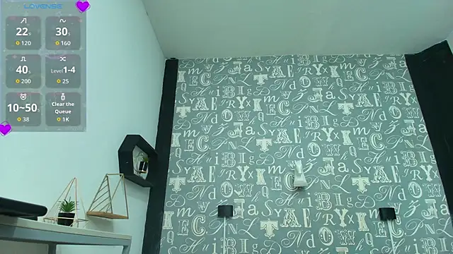 Lindsey8 online show from November 18, 12:30 pm