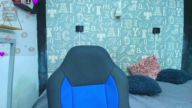 Lindsey8 online show from October 31, 1:52 pm