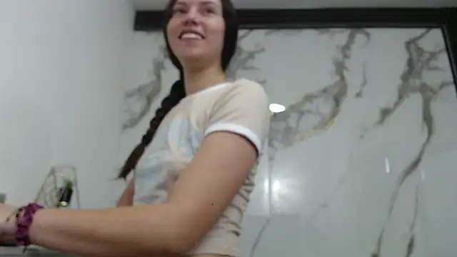 Lindsey8 online show from April 11, 1:04 pm