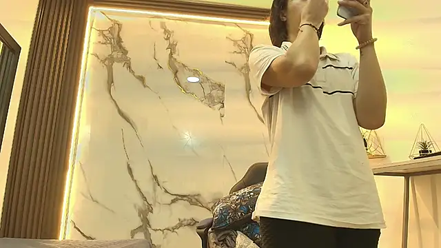 Lindsey8 online show from February 11, 11:21 am