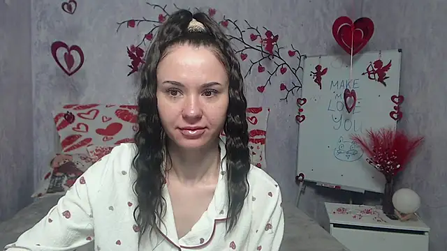 Snapshot of KaraCriegs chatting on February 14, 6:19 pm KaraCriegs online show from February 14, 6:19 pm