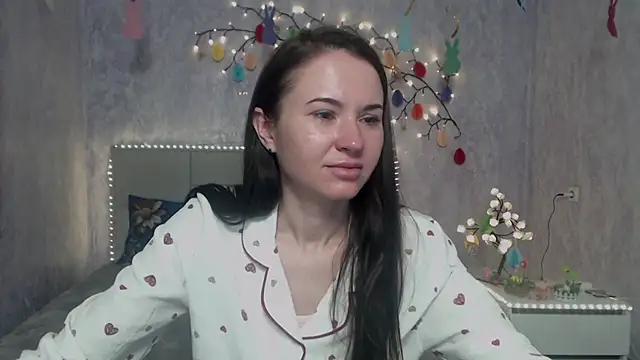 KaraCriegs online show from April 12, 5:16 pm