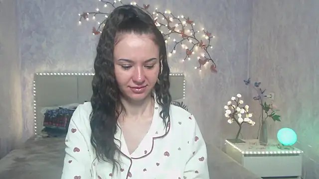 KaraCriegs online show from March 25, 6:18 pm