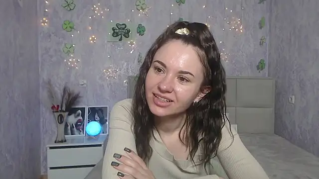 Snapshot of KaraCriegs chatting on March 14, 1:59 am KaraCriegs online show from March 14, 1:59 am
