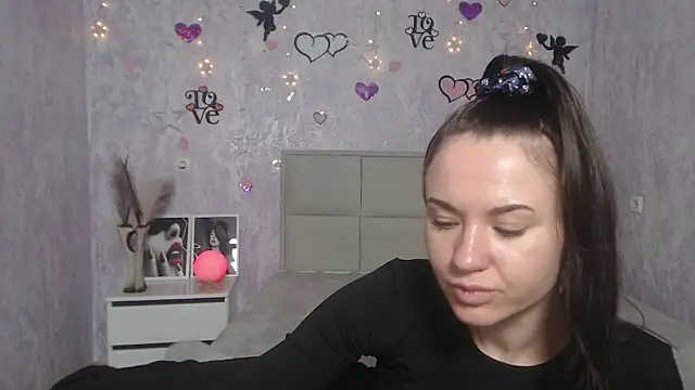 Snapshot of KaraCriegs chatting on March 9, 3:22 am KaraCriegs online show from March 9, 3:22 am