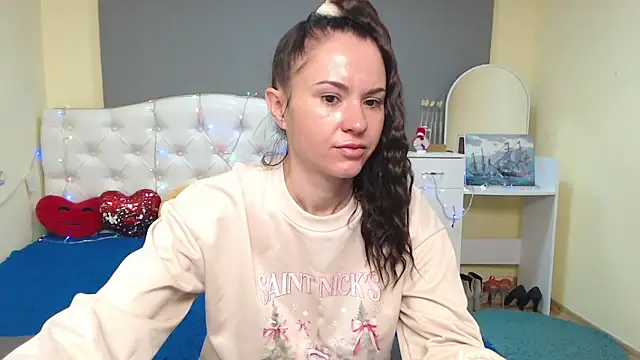 Snapshot of KaraCriegs chatting on December 5, 6:50 pm KaraCriegs online show from December 5, 6:50 pm