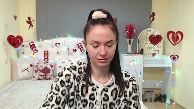 Snapshot of KaraCriegs chatting on February 6, 9:11 pm KaraCriegs online show from February 6, 9:11 pm