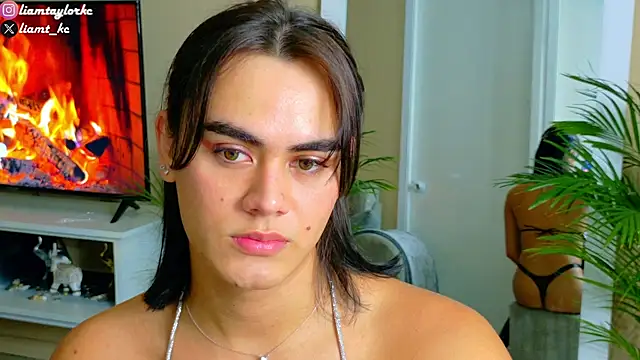 Snapshot of Liam_Taylor chatting on October 18, 11:29 pm Liam Taylor online show from October 18, 11:29 pm