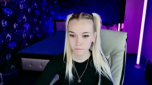 ShhhO O online show from November 5, 5:16 pm