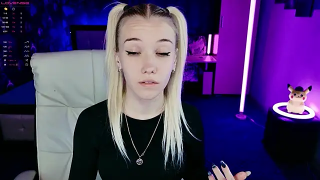 ShhhO O online show from November 13, 4:44 pm