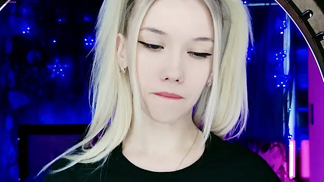 ShhhO O online show from February 21, 8:05 am