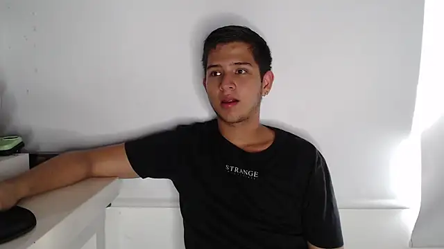 Snapshot of harold_18_ chatting on November 12, 6:23 pm harold 18 online show from November 12, 6:23 pm