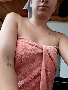 Snapshot of Iris_love18 chatting on May 30, 1:39 pm Iris love18 online show from May 30, 1:39 pm