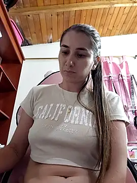 Snapshot of Iris_love18 chatting on June 27, 1:44 am Iris love18 online show from June 27, 1:44 am