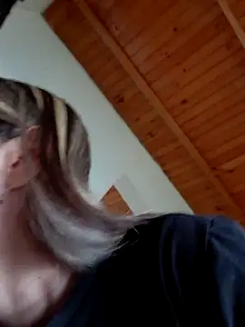 Snapshot of Iris_love18 chatting on April 19, 3:13 pm Iris love18 online show from April 19, 3:13 pm