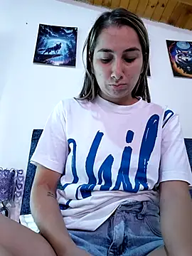 Snapshot of Iris_love18 chatting on June 6, 3:50 pm Iris love18 online show from June 6, 3:50 pm