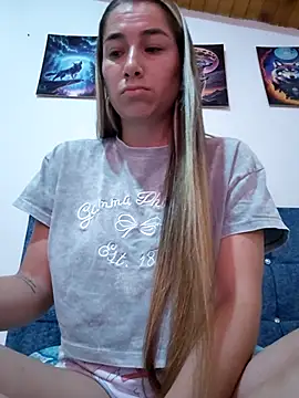 Snapshot of Iris_love18 chatting on June 19, 1:50 pm Iris love18 online show from June 19, 1:50 pm