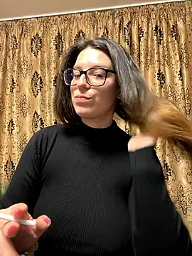 NadiraNoor online show from April 5, 12:39 am