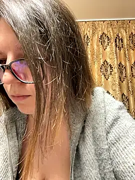 NadiraNoor online show from April 17, 7:06 pm