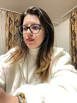 NadiraNoor online show from March 28, 10:00 pm