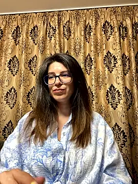 NadiraNoor online show from May 23, 11:15 pm