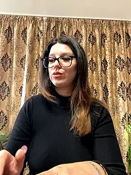 NadiraNoor online show from April 7, 5:09 am